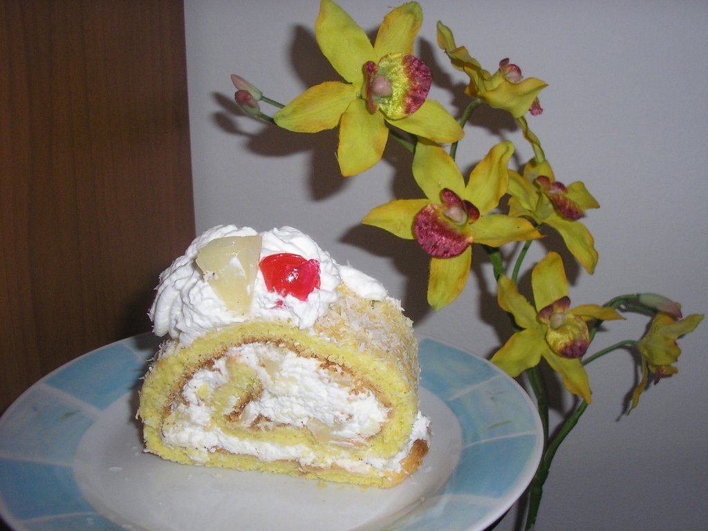 Rulada cu ananas si cocos