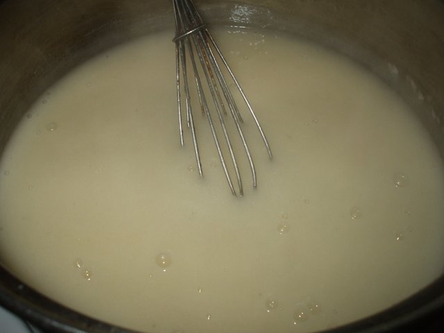 Ciuperci in aluat cu sos de ciuperci