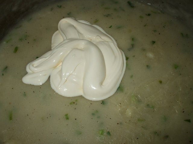 Ciuperci in aluat cu sos de ciuperci