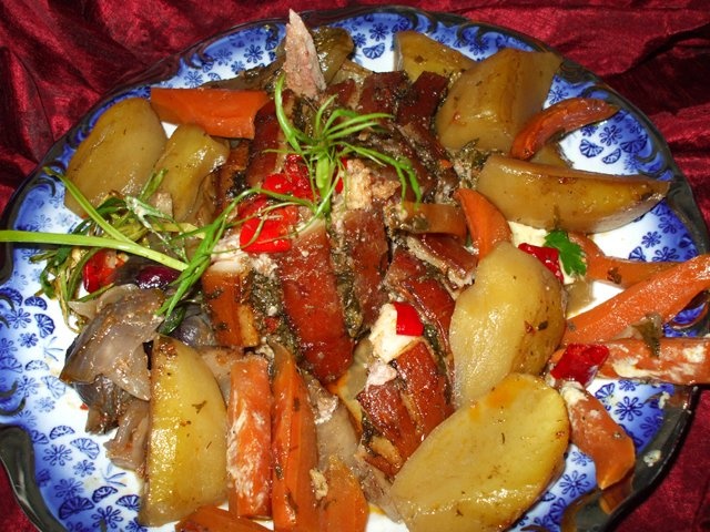 Friptura din piept de porc cu verdeturi si legume la cuptor