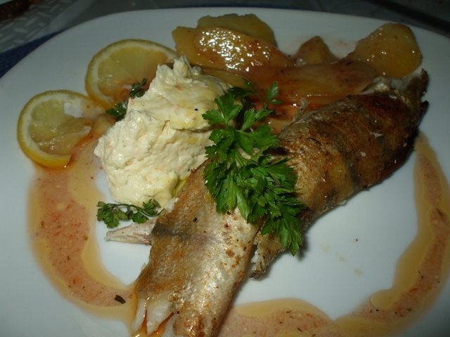 Salau impachetat pe gratar