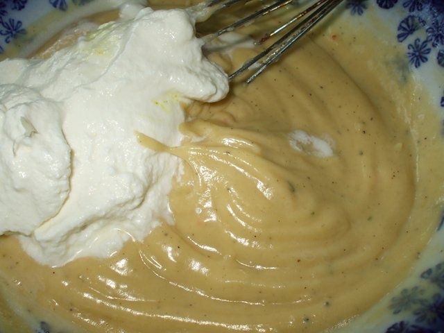 Oua umplute cu sunca si ciuperci