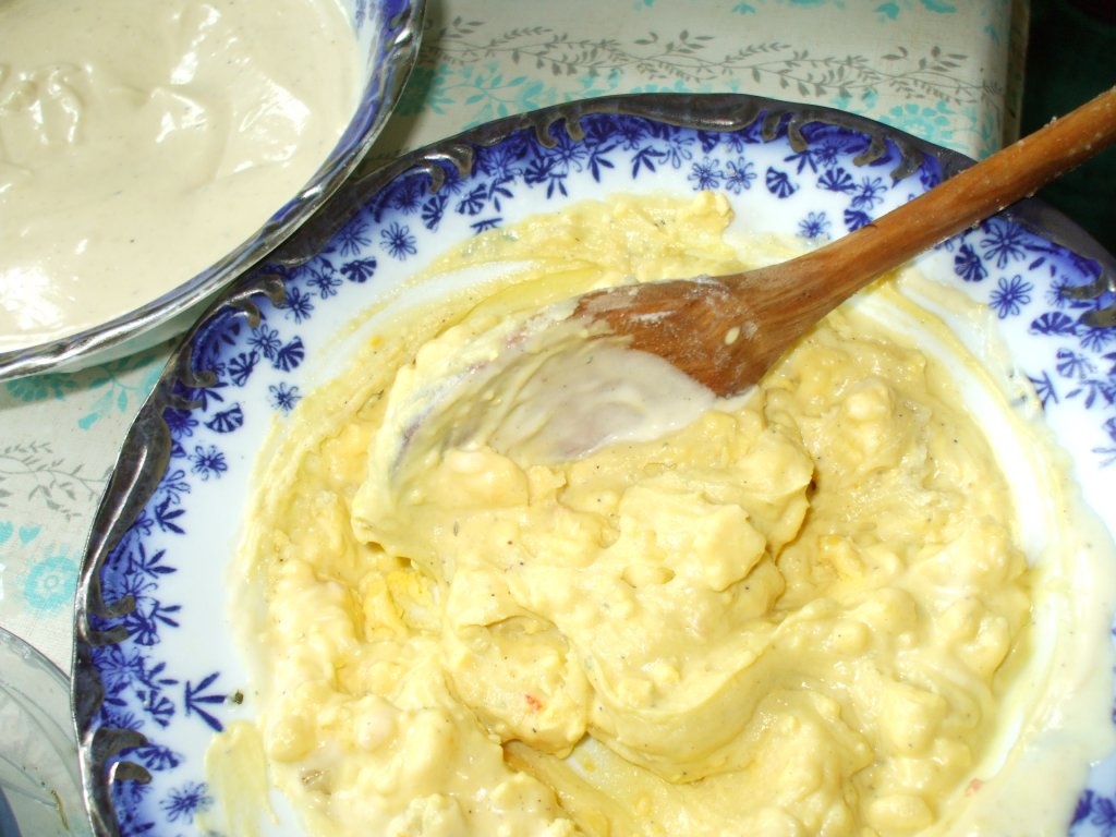 Oua umplute cu sunca si ciuperci