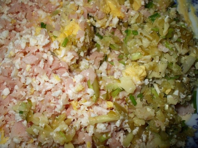 Oua umplute cu sunca si ciuperci