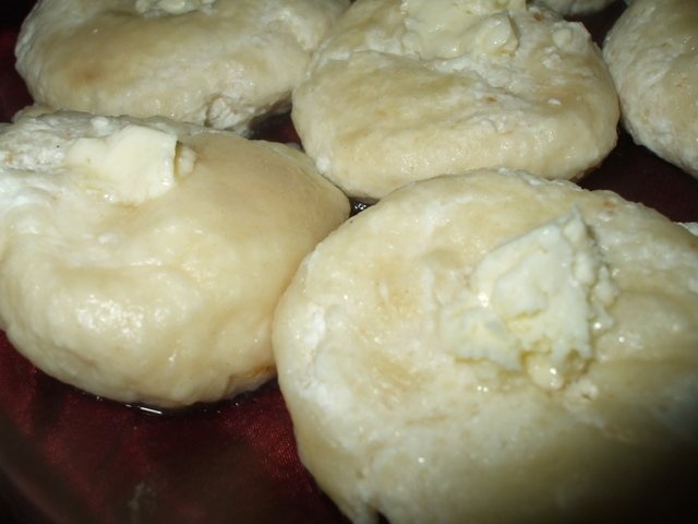 Papanasi fierti cu smantana si dulceata