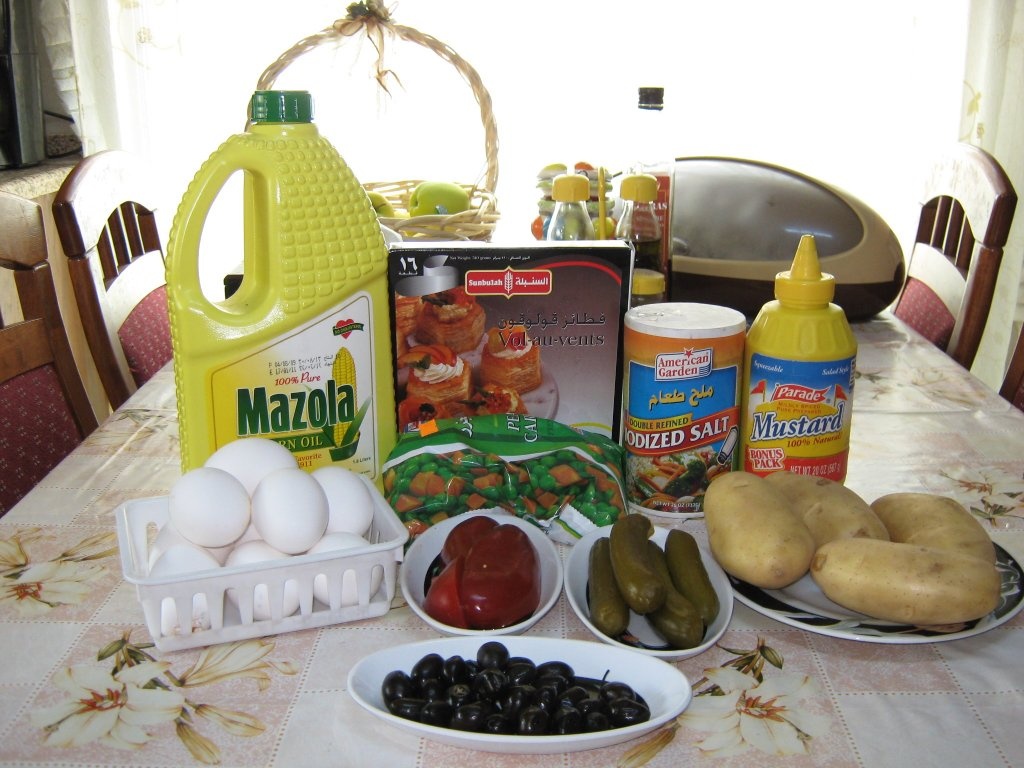 Salata ruseasca si oua umplute