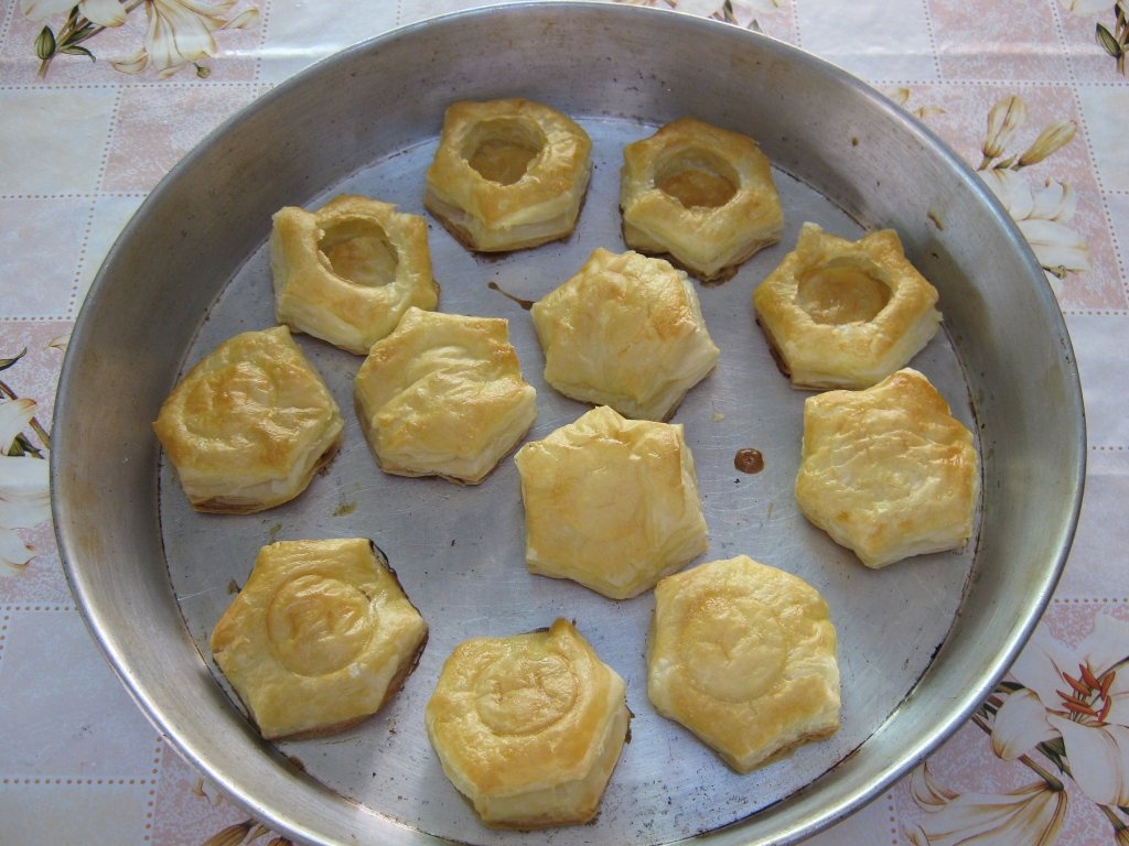 Salata ruseasca si oua umplute