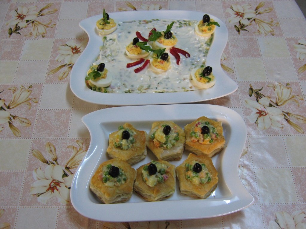 Salata ruseasca si oua umplute
