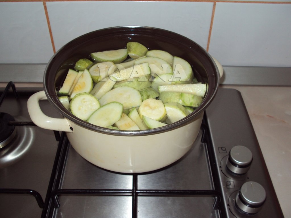 Supa crema de dovlecei cu susan