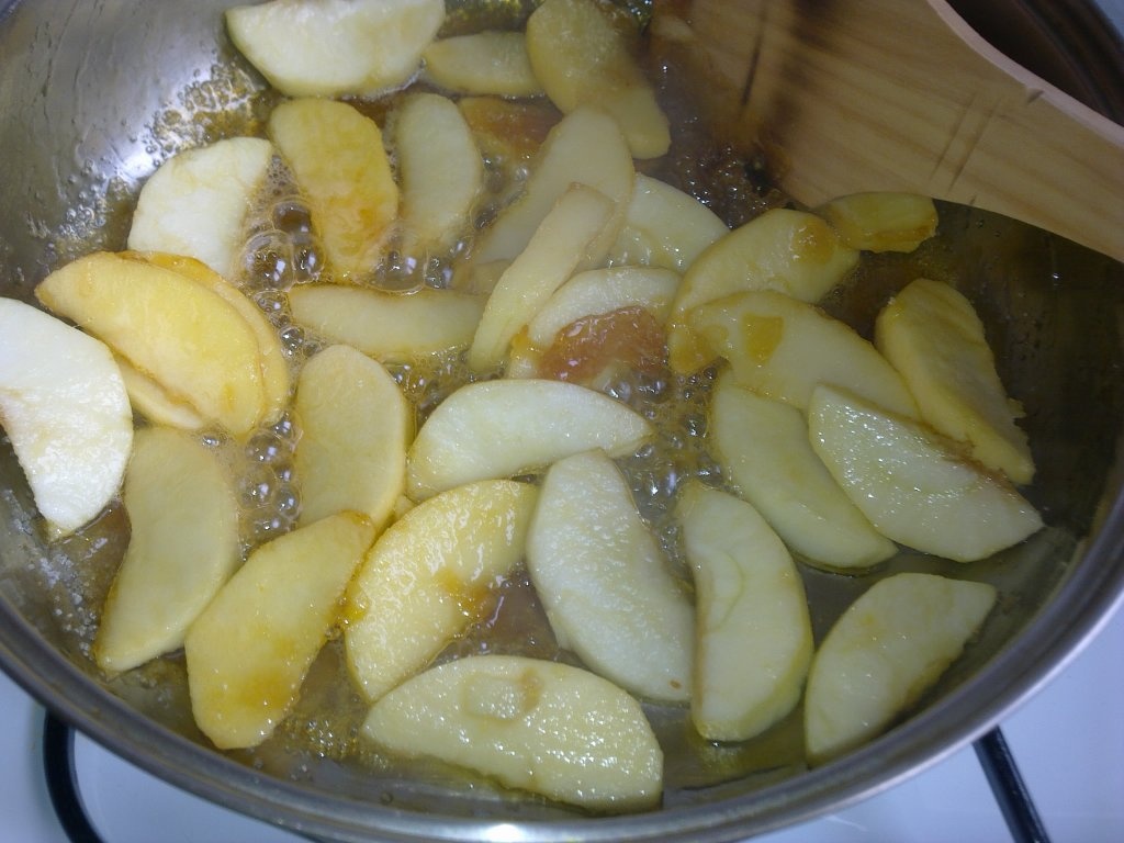 Tarta cu mere caramelizate