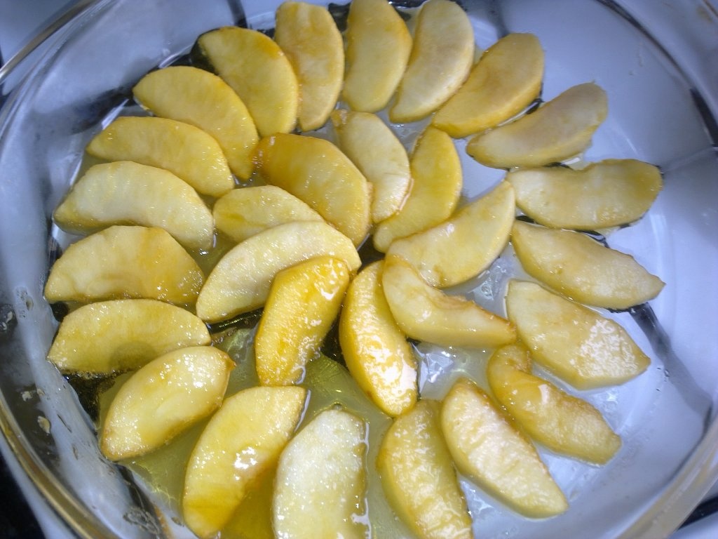 Tarta cu mere caramelizate