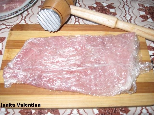 Rulada de porc si ciuperci la cuptor