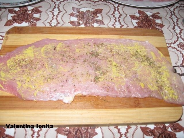 Rulada de porc si ciuperci la cuptor