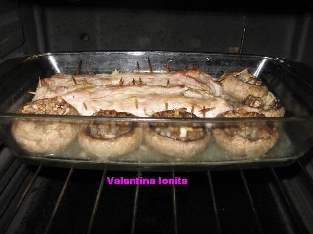 Rulada de porc si ciuperci la cuptor