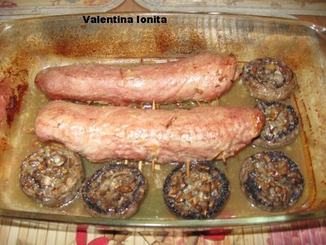 Rulada de porc si ciuperci la cuptor
