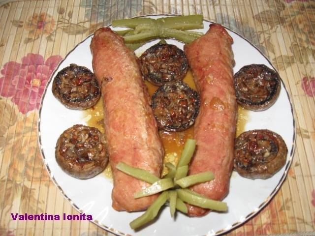 Rulada de porc si ciuperci la cuptor
