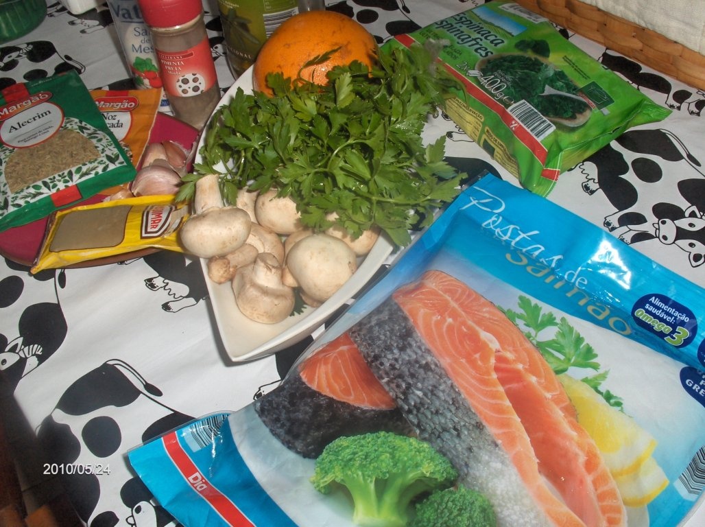 Somon cu suc de portocale la cuptor(Salmão c/laranja no forno)