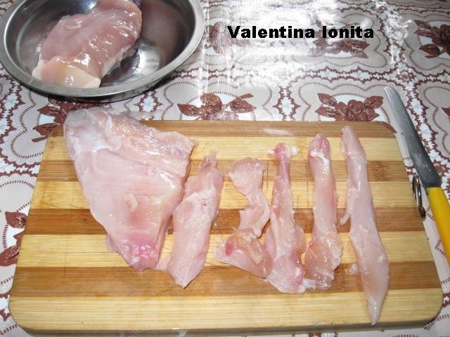 Snitele “Betisoare” din piept de gaina cu mac