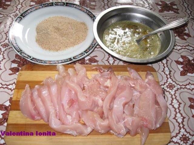 Snitele “Betisoare” din piept de gaina cu mac