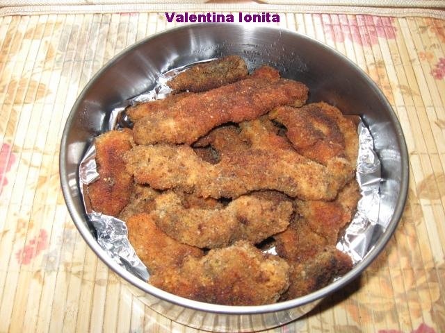 Snitele “Betisoare” din piept de gaina cu mac