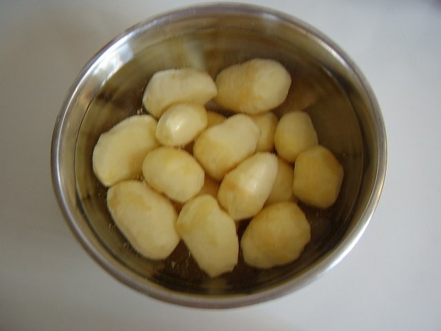 Cartofi noi la cuptor cu branza