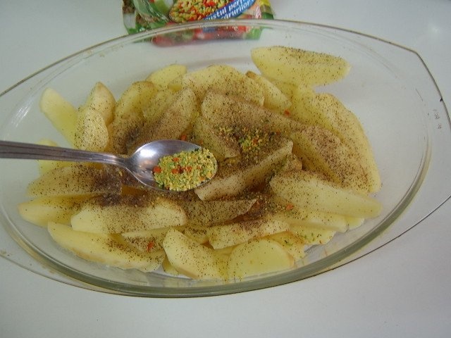 Cartofi noi la cuptor cu branza