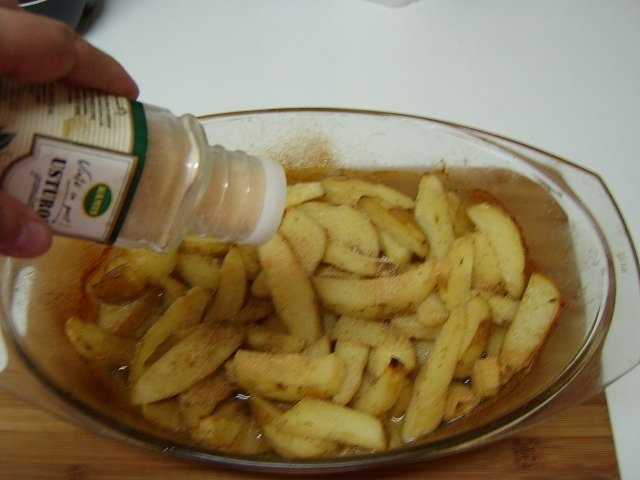 Cartofi noi la cuptor cu branza