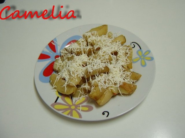 Cartofi noi la cuptor cu branza