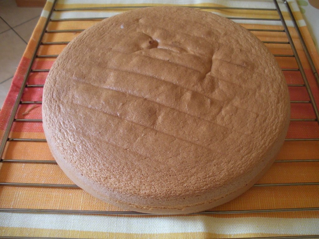 Tort cu crema de ciocolata