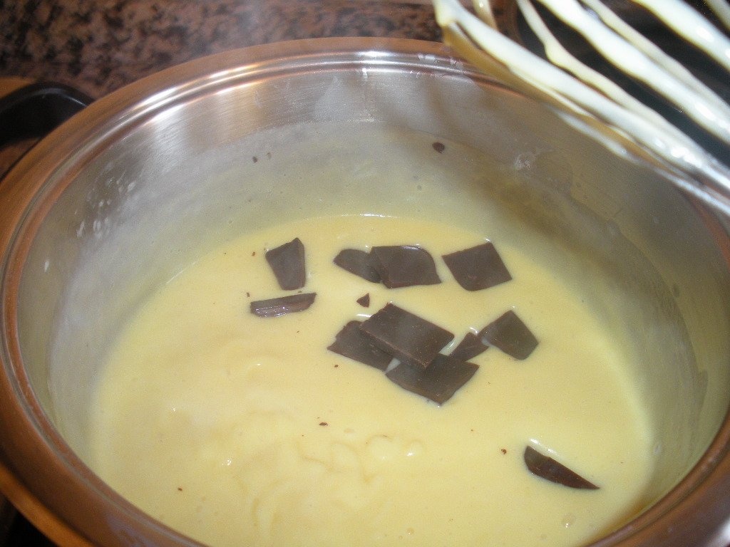 Tort cu crema de ciocolata