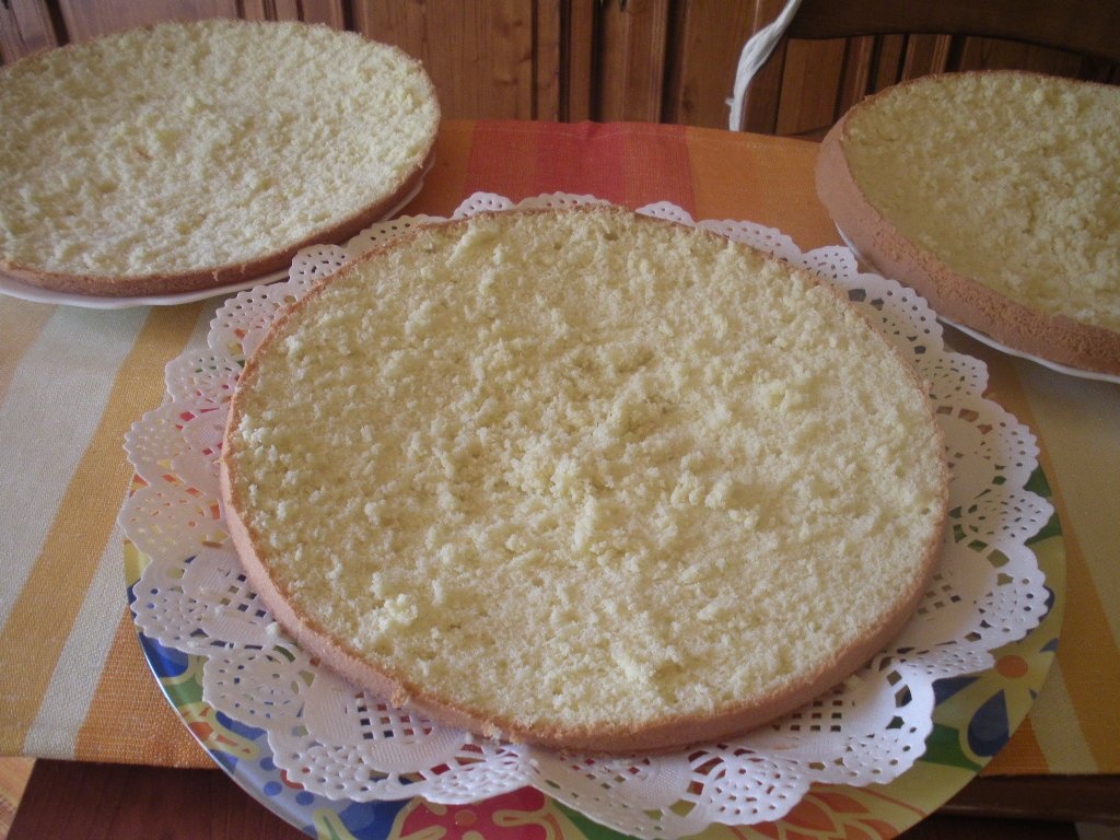 Tort cu crema de ciocolata
