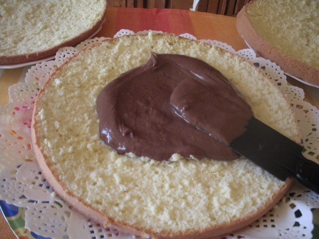 Tort cu crema de ciocolata