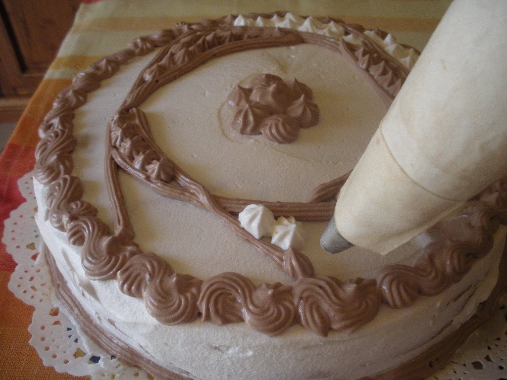 Tort cu crema de ciocolata