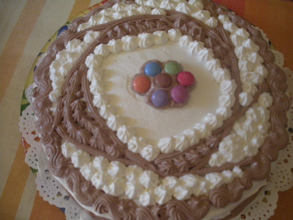 Tort cu crema de ciocolata