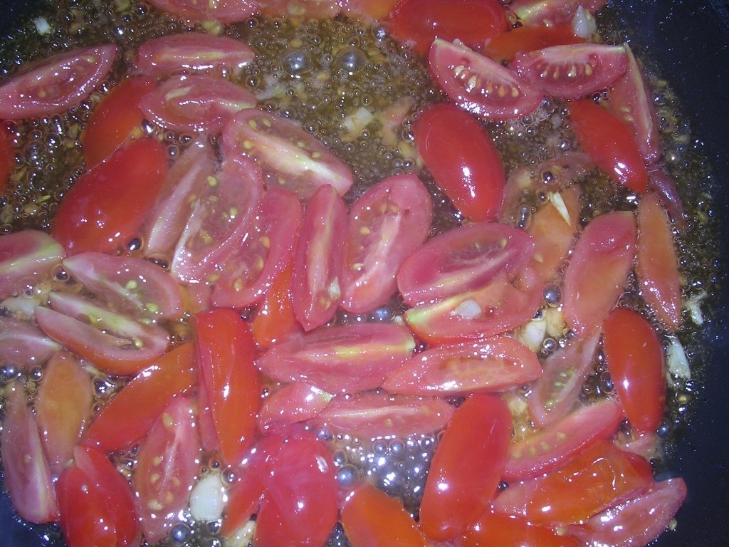 Spaghete cu rosii si busuioc