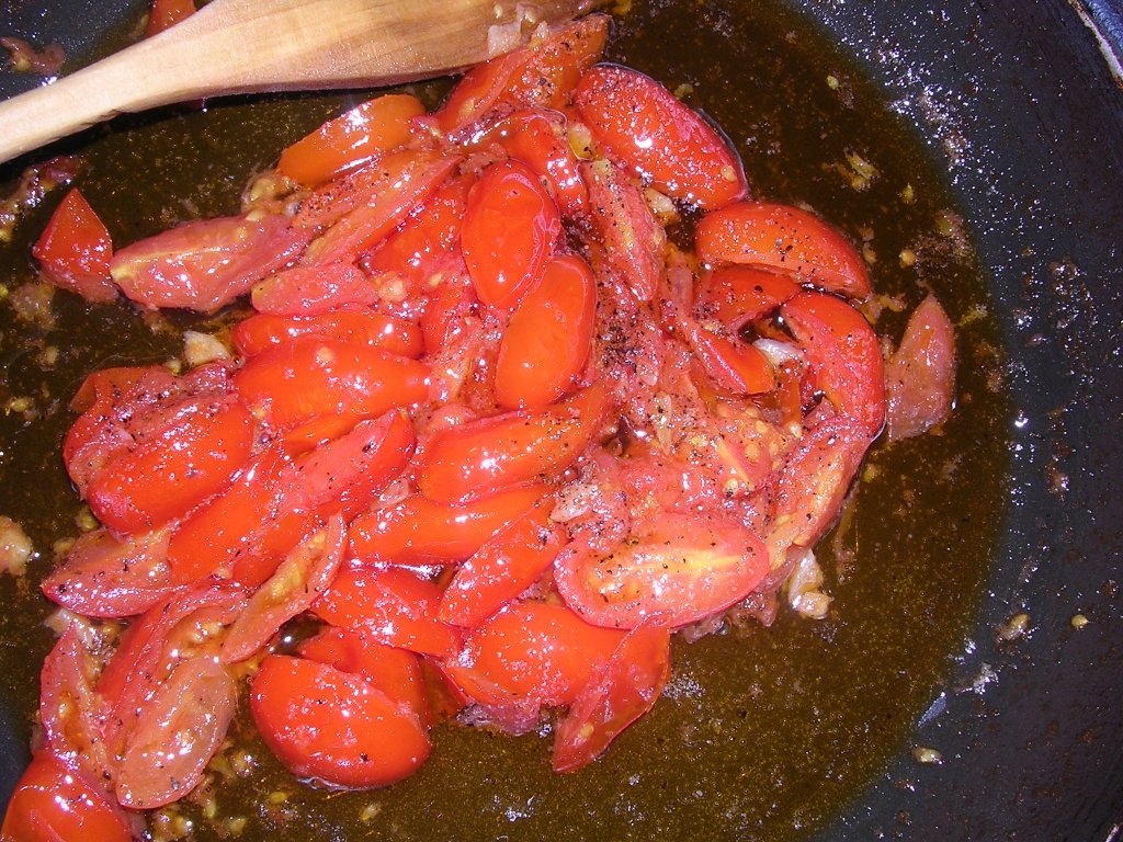 Spaghete cu rosii si busuioc