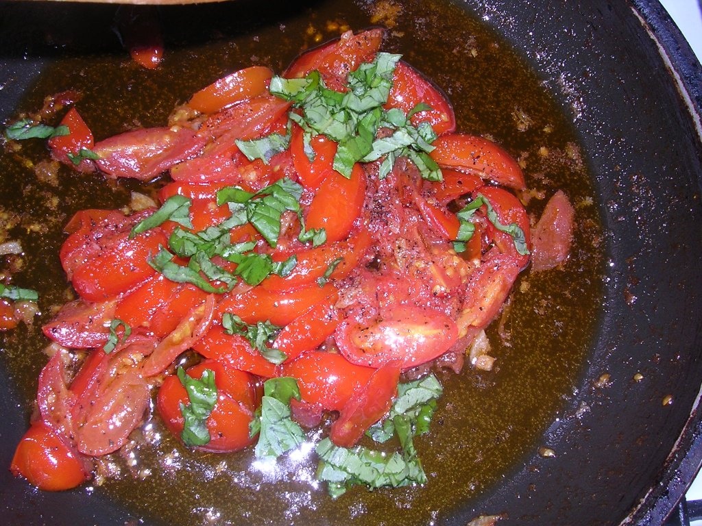 Spaghete cu rosii si busuioc