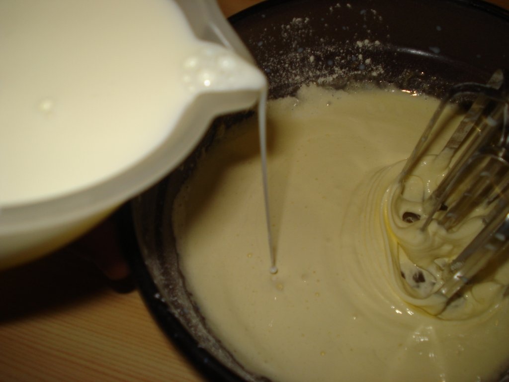 Crema de vanilie cu fructe la pahar