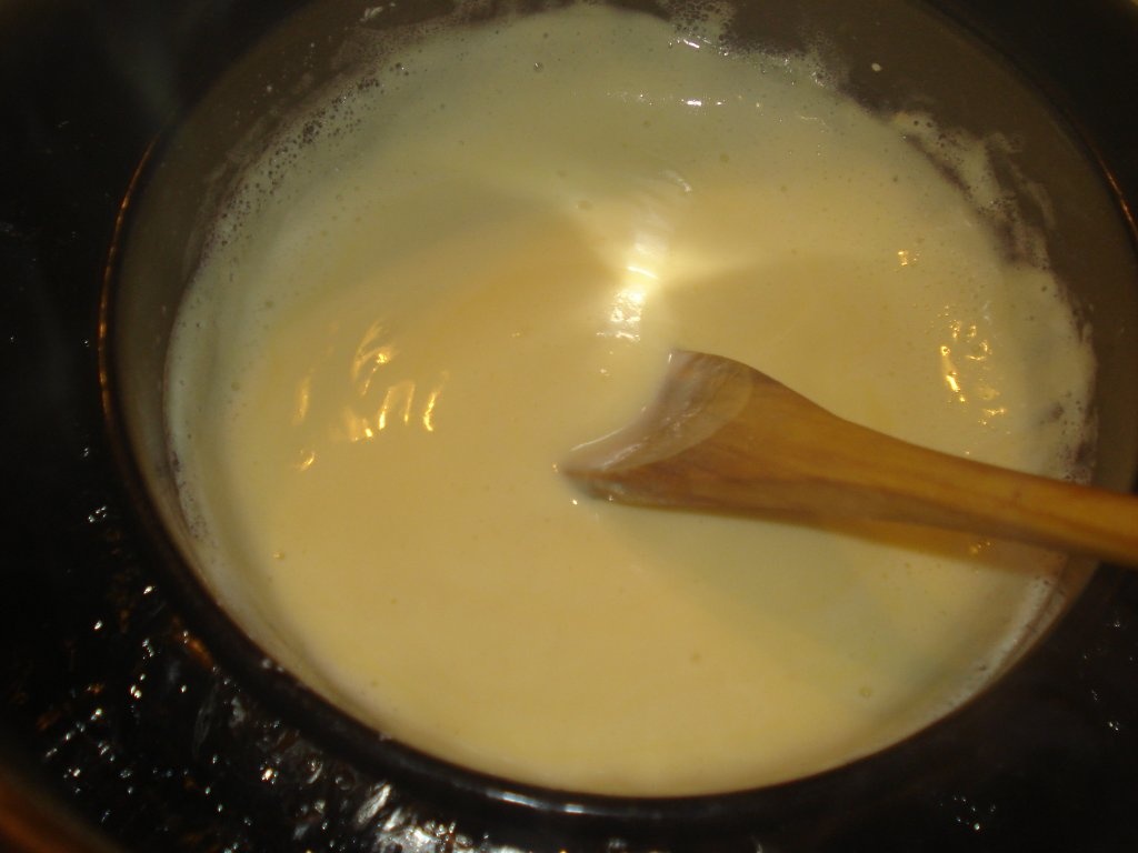 Crema de vanilie cu fructe la pahar