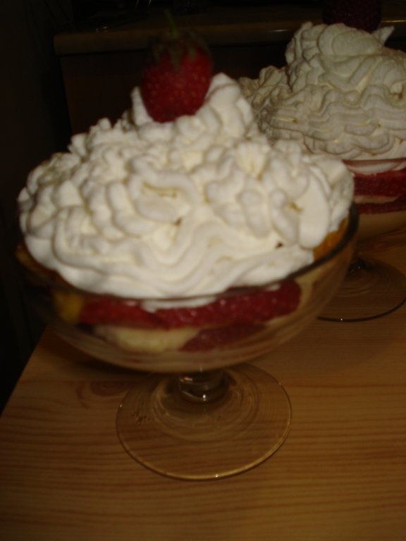 Crema de vanilie cu fructe la pahar