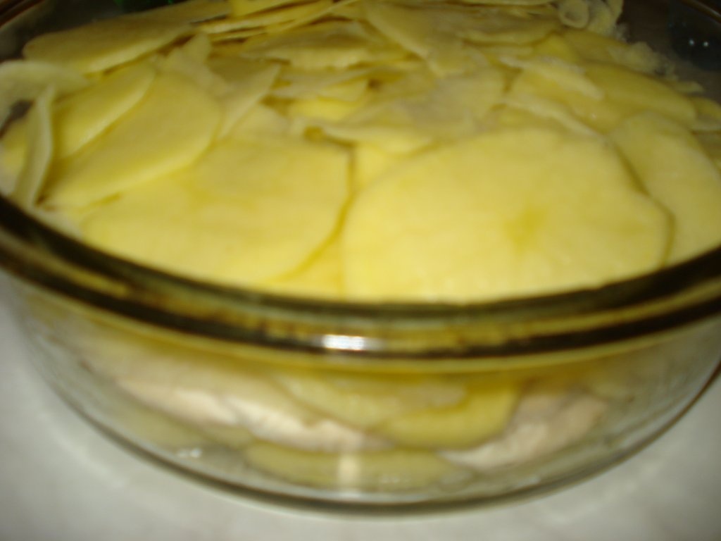 Pulpe de pui cu cartofi si ciuperci la cuptor
