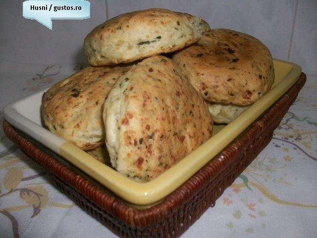 Placinta cu telemea si za’atar(specific arab)