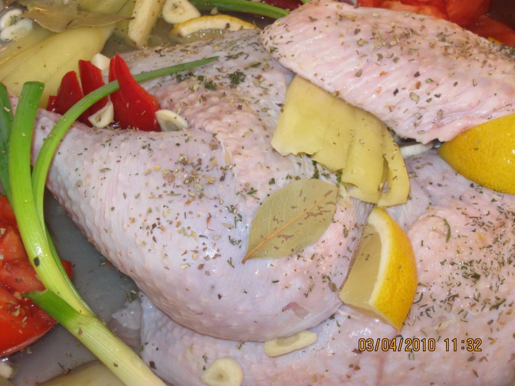 Friptura de curcan cu vin la tava