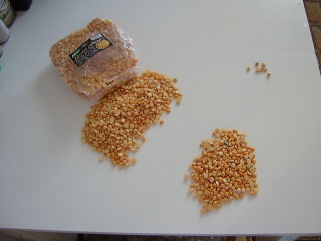 Mancare de mazare galbena uscata cu carne de porc