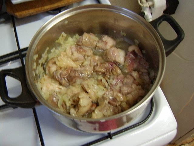 Mancare de mazare galbena uscata cu carne de porc