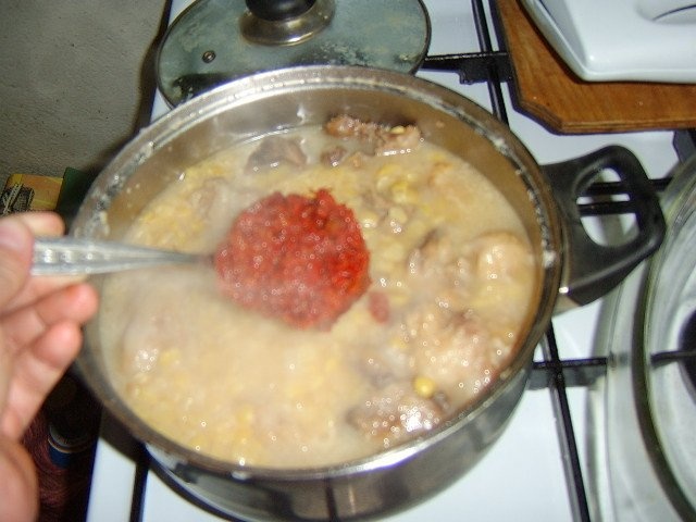 Mancare de mazare galbena uscata cu carne de porc