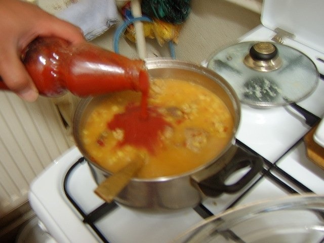 Mancare de mazare galbena uscata cu carne de porc