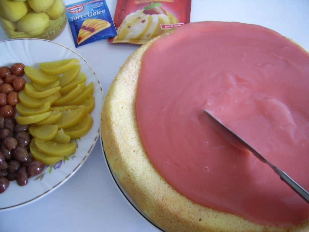 Tarta cu fructe din compot