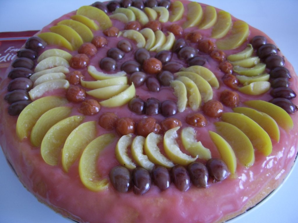 Tarta cu fructe din compot