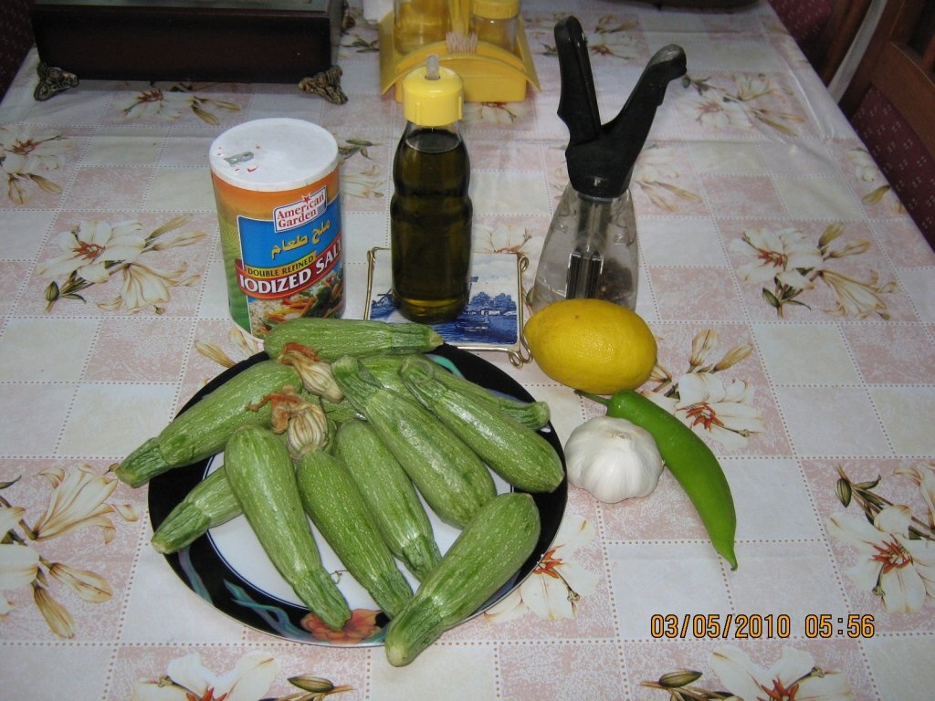 Dovlecei caliti cu mujdei de usturoi-specific tarilor arabe